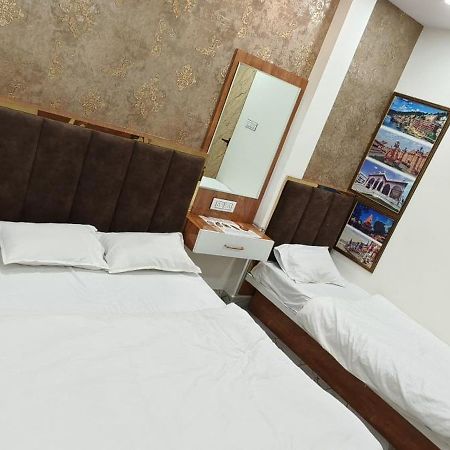 Hotel Malay Inn อุจเจน ภายนอก รูปภาพ