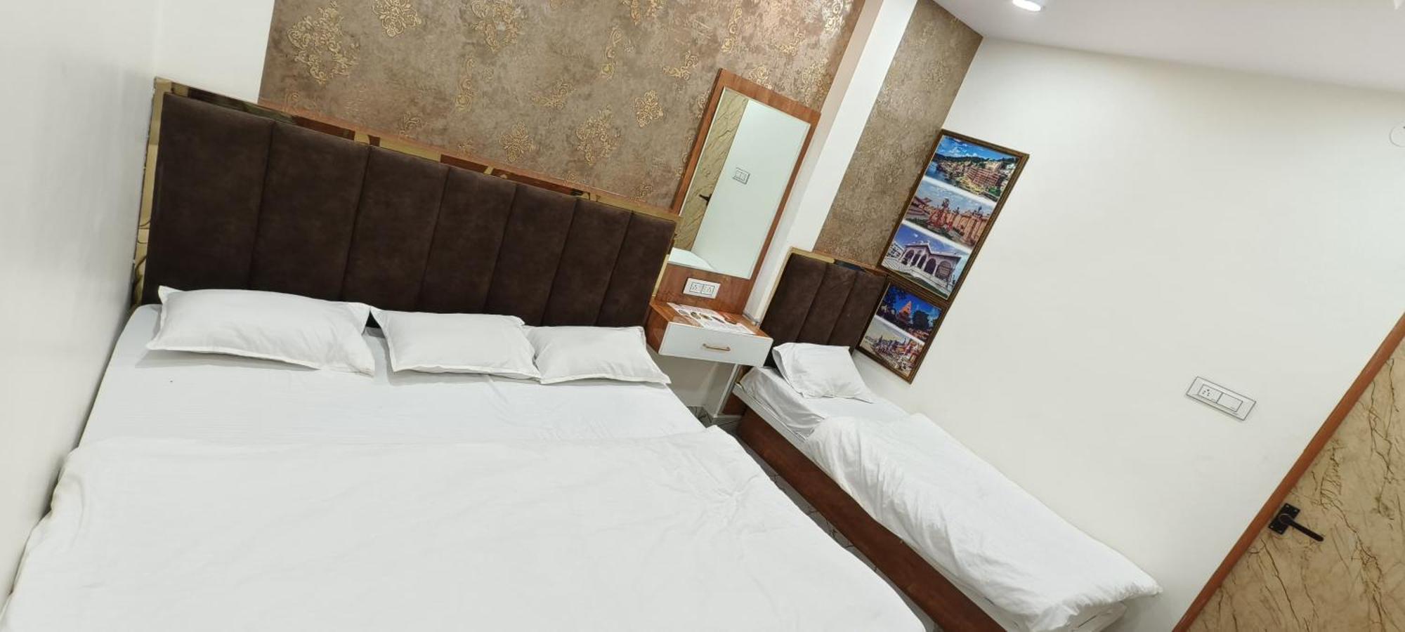 Hotel Malay Inn อุจเจน ภายนอก รูปภาพ