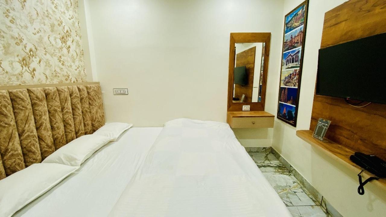 Hotel Malay Inn อุจเจน ภายนอก รูปภาพ