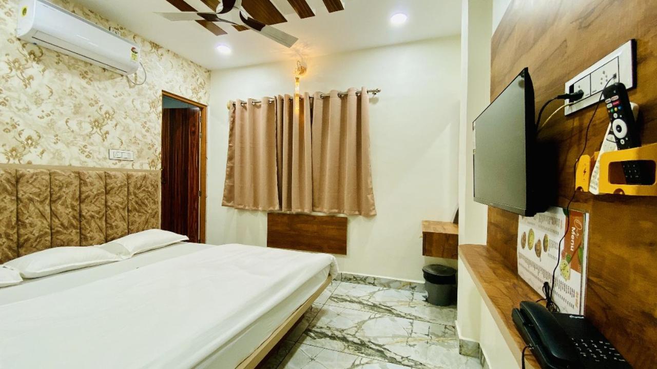 Hotel Malay Inn อุจเจน ภายนอก รูปภาพ