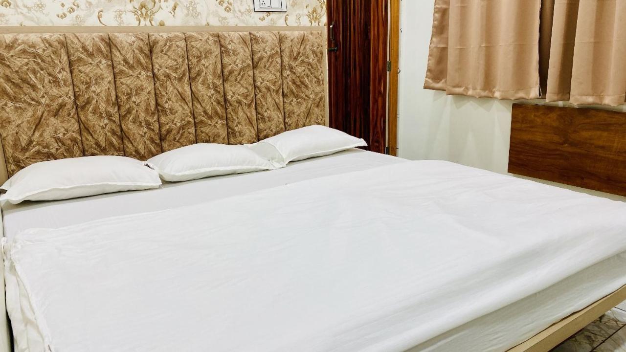 Hotel Malay Inn อุจเจน ภายนอก รูปภาพ