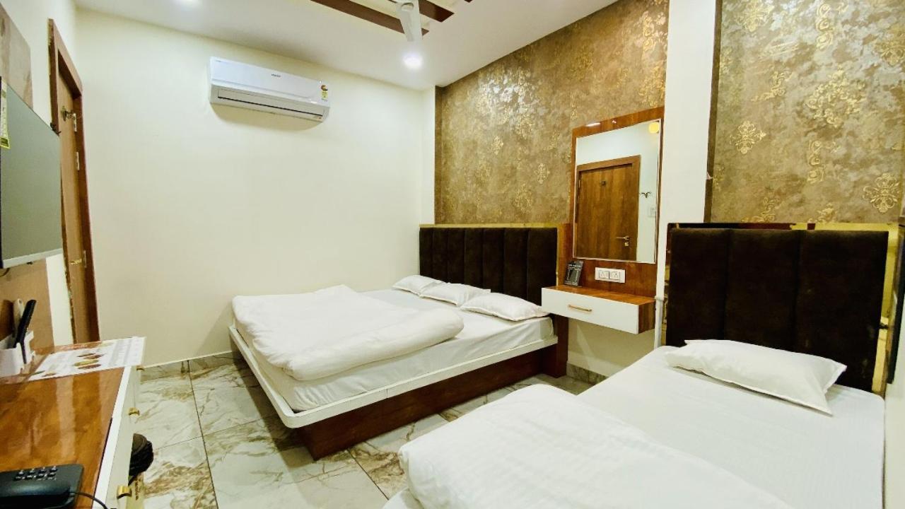 Hotel Malay Inn อุจเจน ภายนอก รูปภาพ