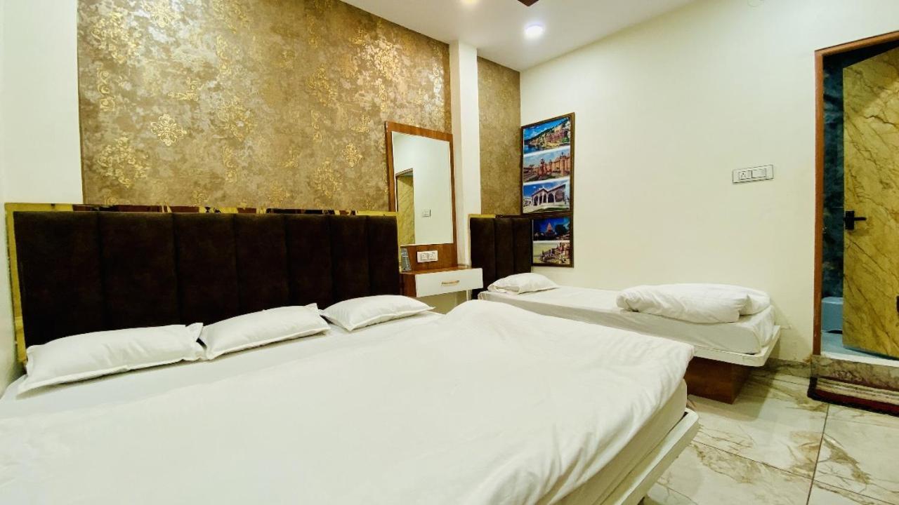 Hotel Malay Inn อุจเจน ภายนอก รูปภาพ