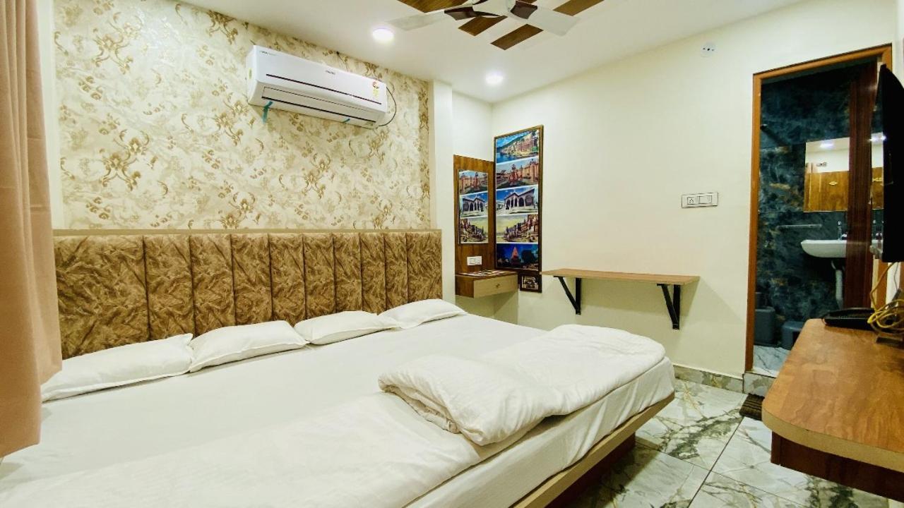 Hotel Malay Inn อุจเจน ภายนอก รูปภาพ