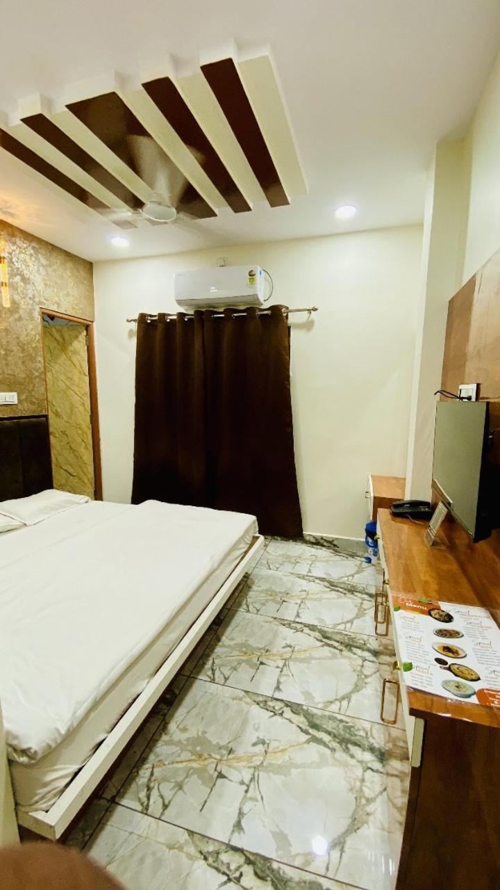 Hotel Malay Inn อุจเจน ภายนอก รูปภาพ