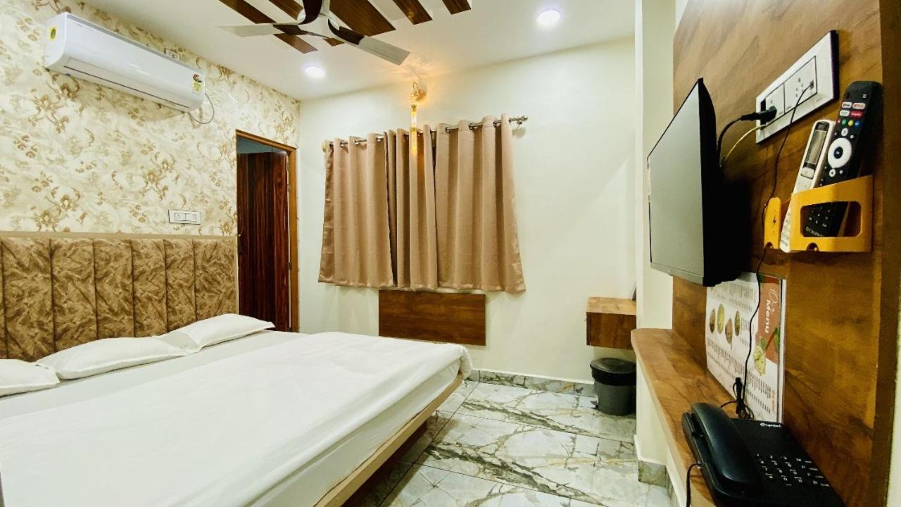 Hotel Malay Inn อุจเจน ภายนอก รูปภาพ
