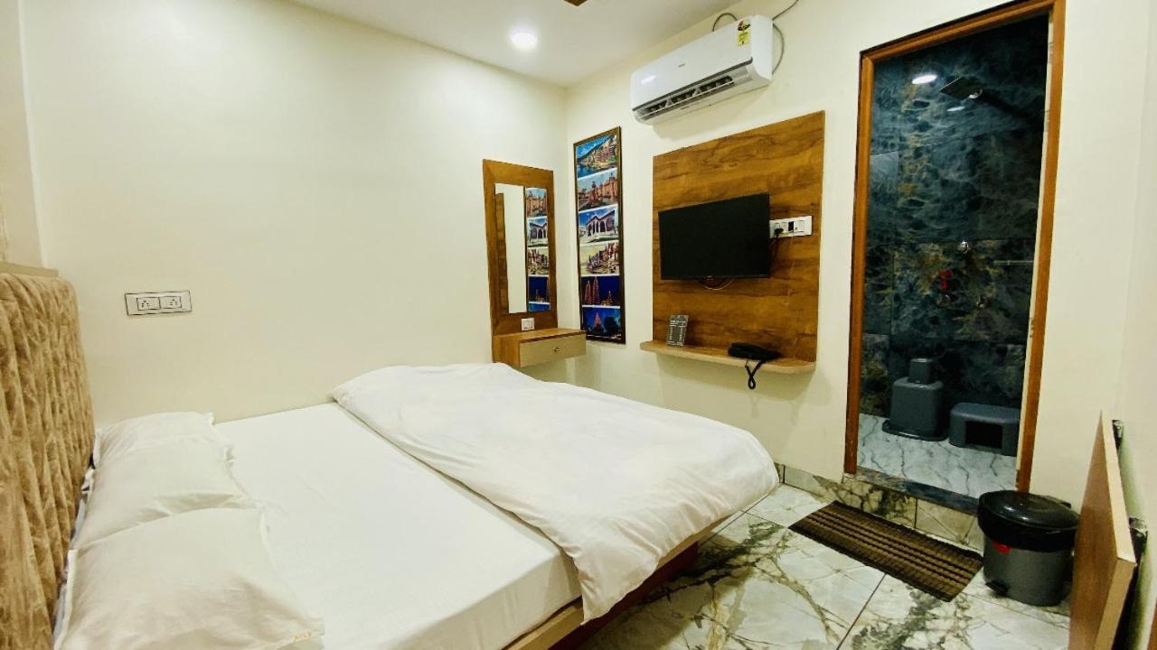 Hotel Malay Inn อุจเจน ภายนอก รูปภาพ