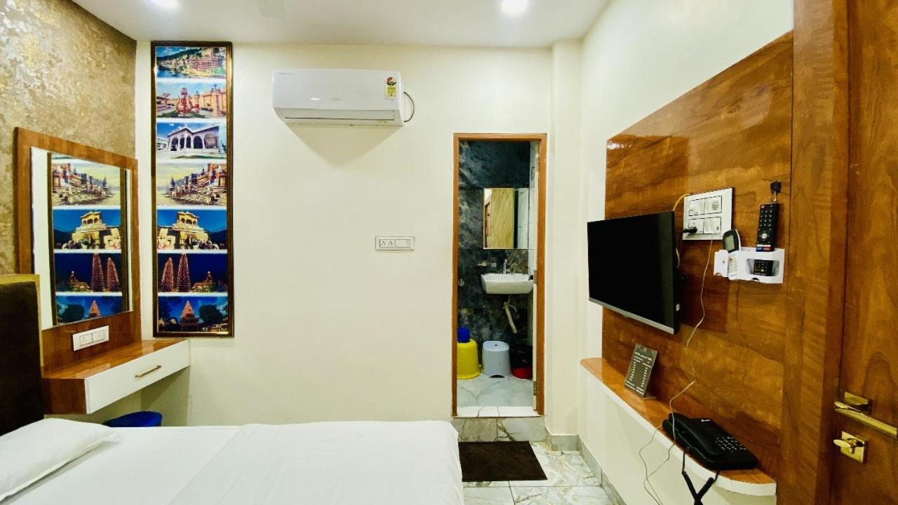 Hotel Malay Inn อุจเจน ภายนอก รูปภาพ