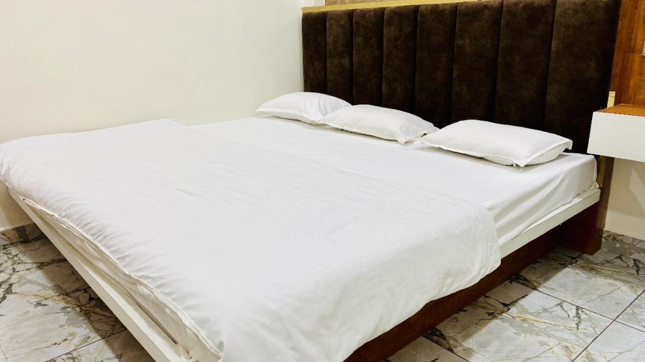 Hotel Malay Inn อุจเจน ภายนอก รูปภาพ