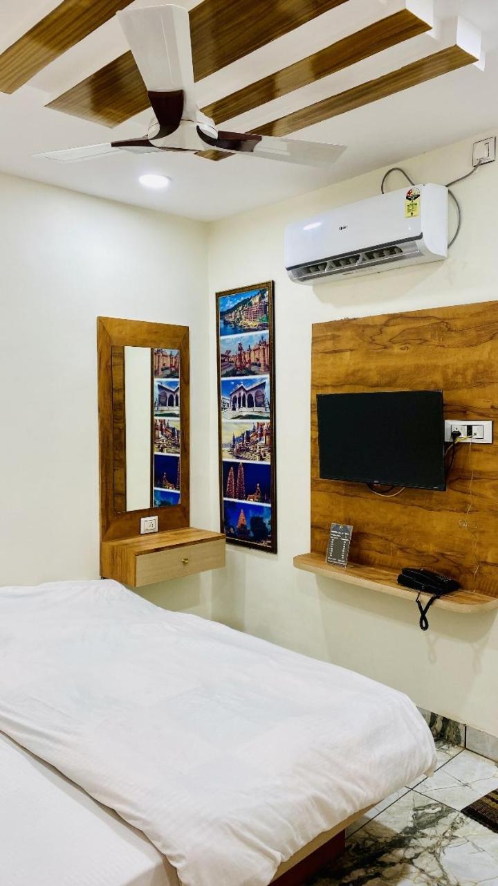 Hotel Malay Inn อุจเจน ภายนอก รูปภาพ