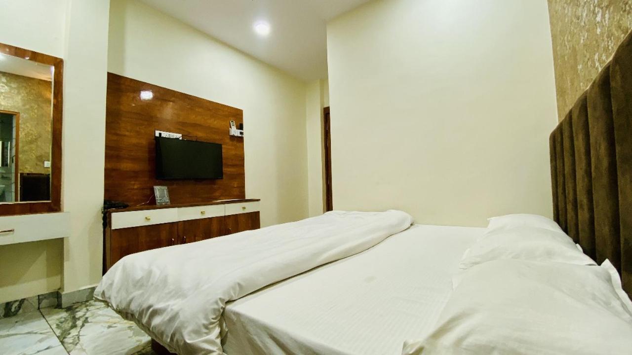 Hotel Malay Inn อุจเจน ภายนอก รูปภาพ