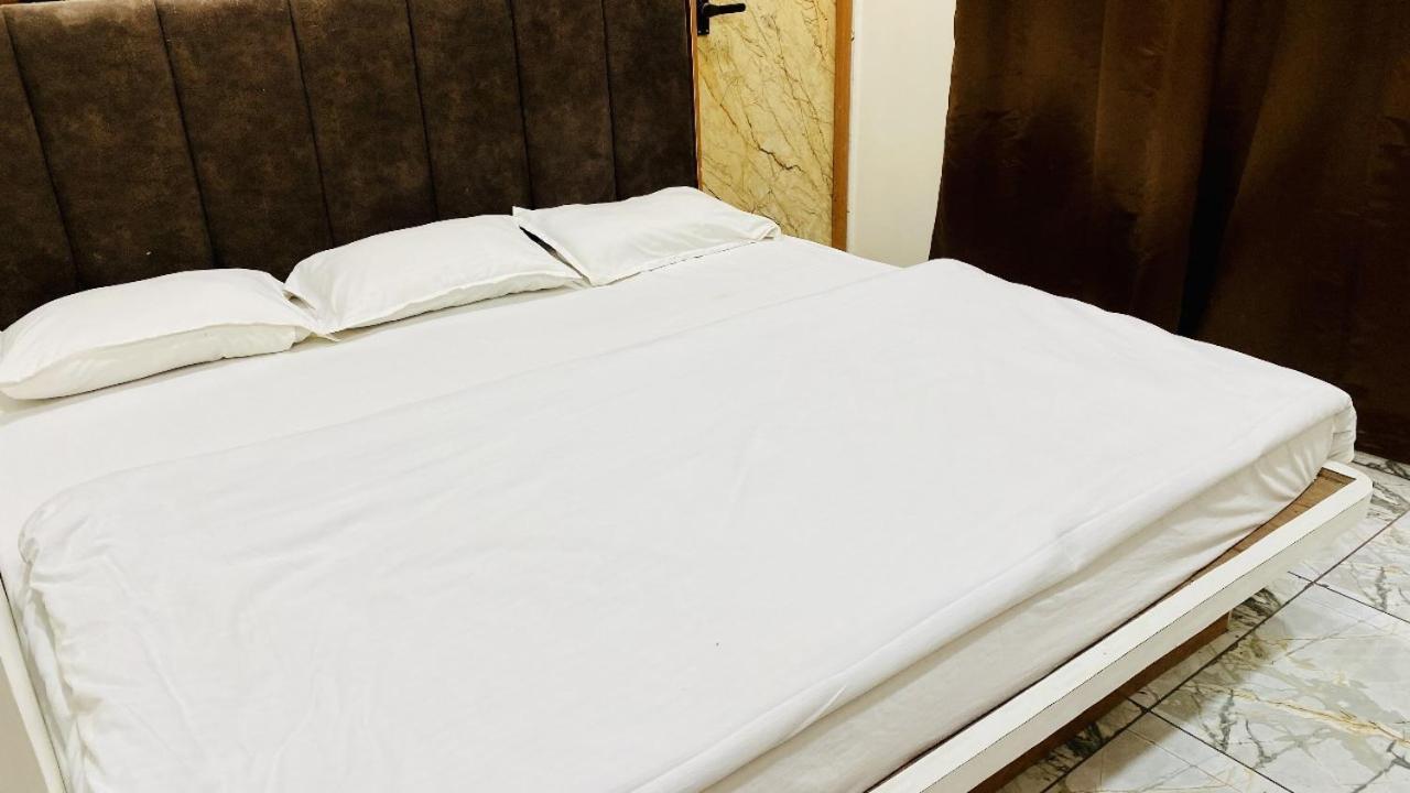 Hotel Malay Inn อุจเจน ภายนอก รูปภาพ