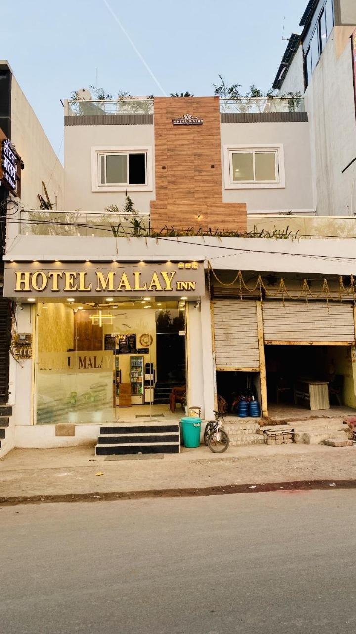 Hotel Malay Inn อุจเจน ภายนอก รูปภาพ
